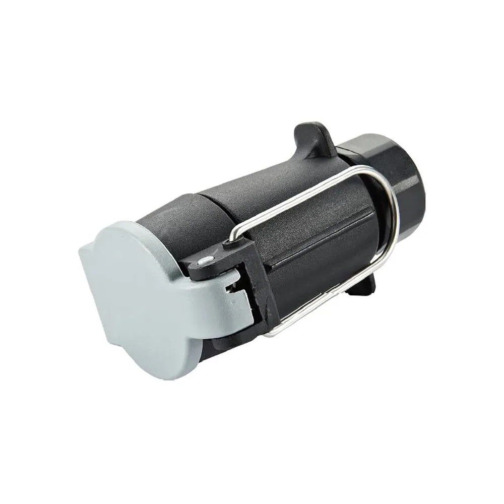 TM3013UK<br />7P Cable socket PVC UK